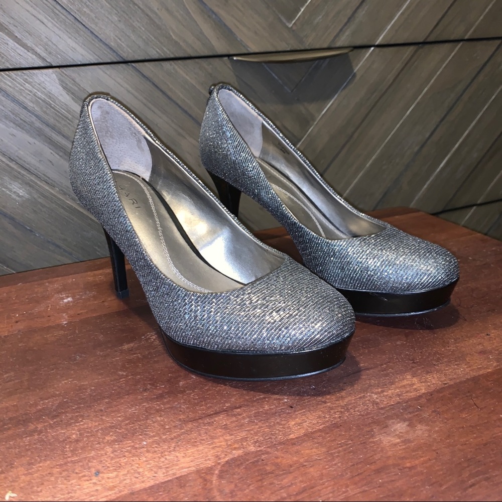Tahari Sophia Silver Platform Pumps High Heels 6M - Picture 1 of 8